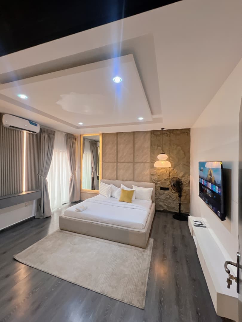 Larina Apartments gallery image 3